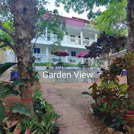 Ani Marie Guest House Coron Exterior foto